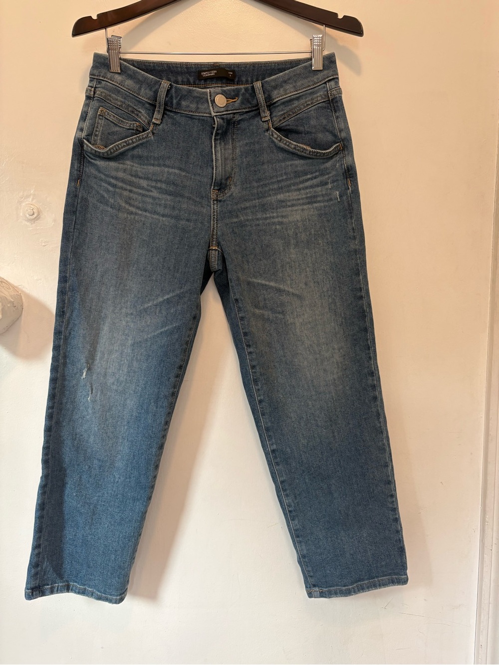 Vera Wang Cropped Women’s Jeans in Medium Blue Wash